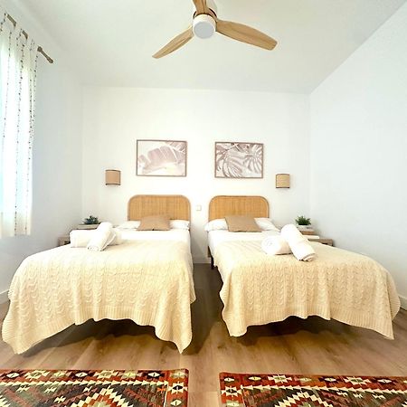 Villa Alboran Beachfront 9Pax Torre de Benagalbon Extérieur photo